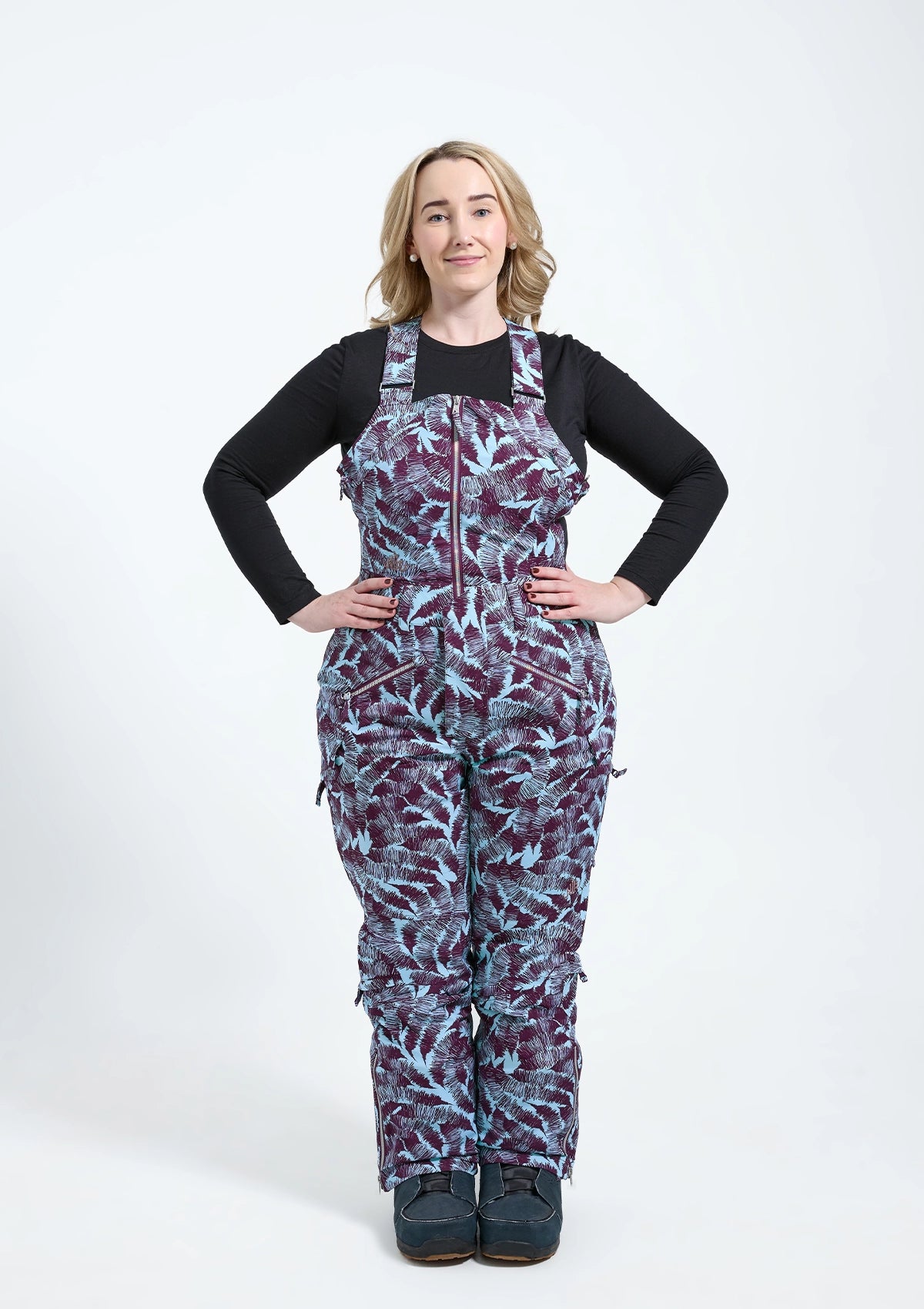 Sliva - Zali Snow Bib SHORT - Nobody's Princess  $Joanna is wearing size AU12/US8 #colour_sliva